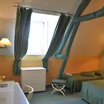 De La Tour Otel Pont-de-lʼArche