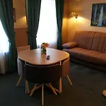 De La Tour 3*