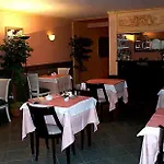 Otel De La Tour 3*