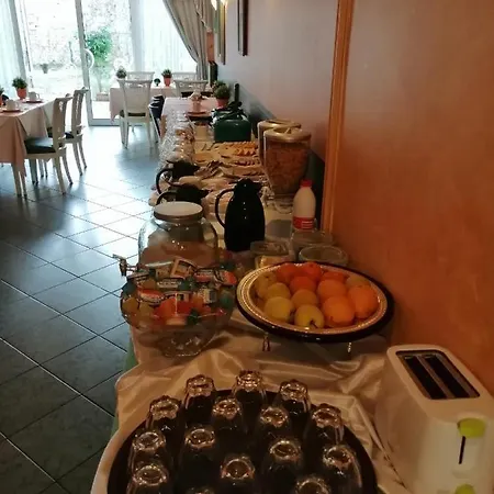 Hotel De La Tour Pont-de-l'Arche