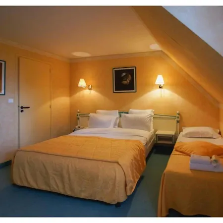 De La Tour Hotel