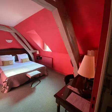 Szálloda De La Tour Pont-de-lʼArche