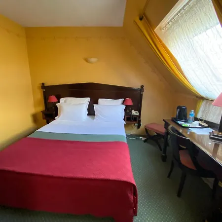 De La Tour Szálloda Pont-de-lʼArche