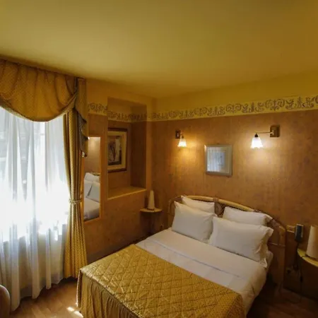 Hotel De La Tour 3*