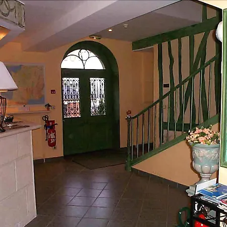 Otel De La Tour Pont-de-lʼArche