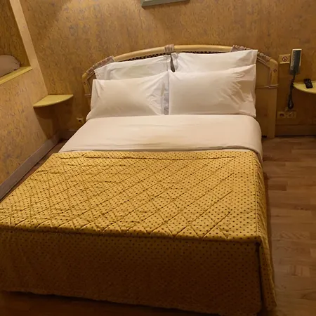 Szálloda De La Tour 3*