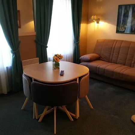 Hotel De La Tour Pont-de-l'Arche