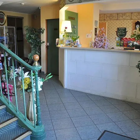 De La Tour Hotel