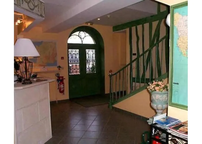 Hotel De La Tour Pont-de-l'Arche