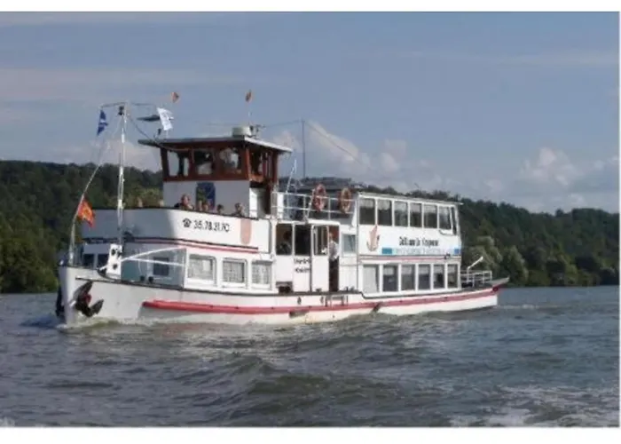 Hotel De La Tour Pont-de-l'Arche