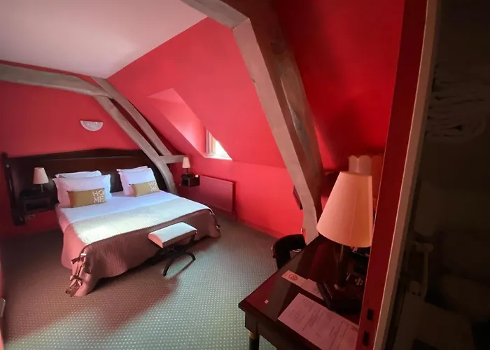 Hotel De La Tour Pont-de-l'Arche