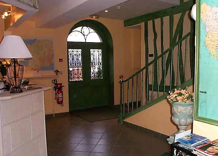 Hotel De La Tour Pont-de-l'Arche