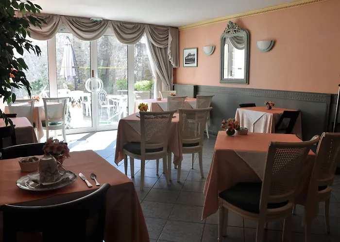 Hotel De La Tour Pont-de-l'Arche